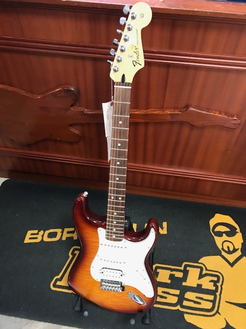 Deluxe Stratocaster HSS Plus Top with iOS Connectivity, RW F’board,Tobacco Sunburst