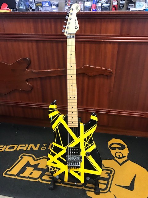 CHARVEL EVH Art Series Eddie van Halen Custom Shop - Black e Yellow