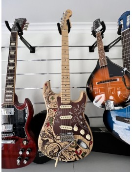 Fender American Standard Stratocaster Ash Natural  usata personalizzata a mano da un artista locale