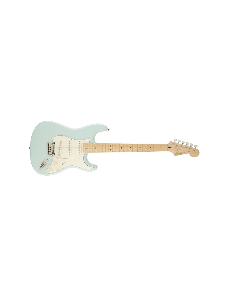 Deluxe Stratocaster® Maple Fingerboard, Daphne Blue