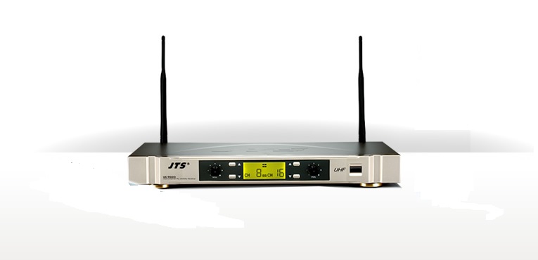 Ricevitore UHF PLL true diversity. Preset di 16 canali UHF selezionabili. Disponibile per 2 trasmettitori.